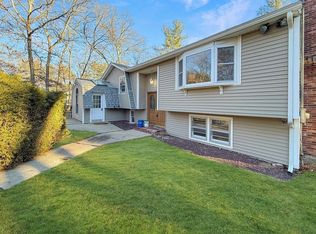 8 Cheney Dr, Hudson, NH 03051