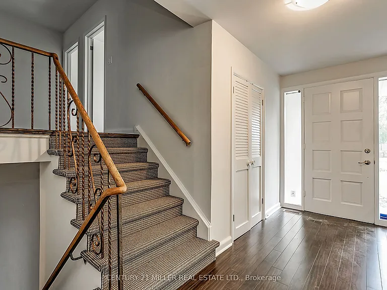 91 Ennisclare Dr E — Photo 2