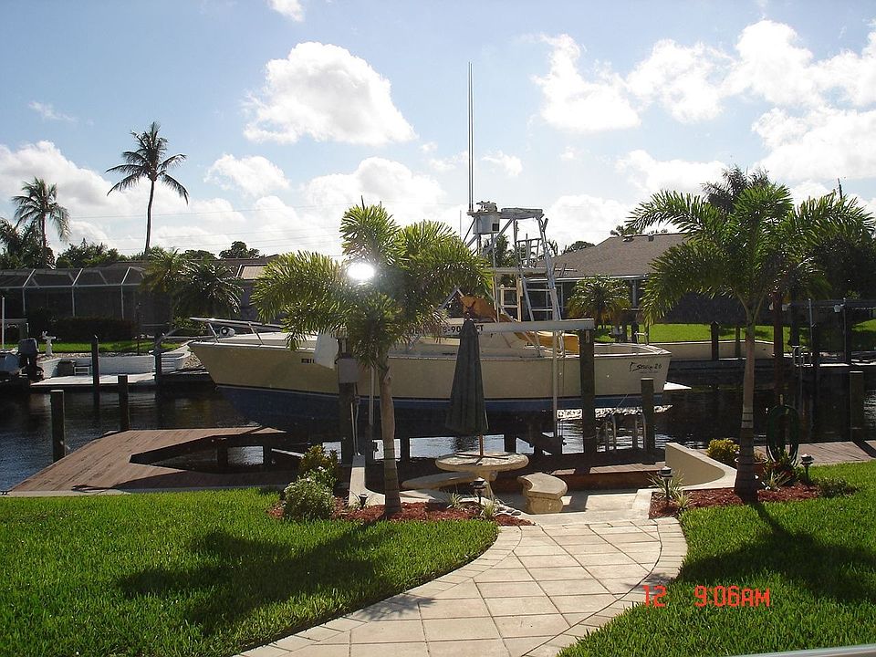 Dock on direct access canal