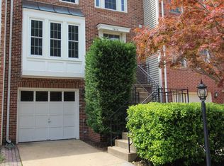 7416 Heatherfield Ln, Alexandria, VA 22315