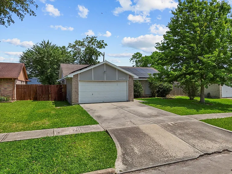 11731 Flushing Meadows Dr — Photo 1