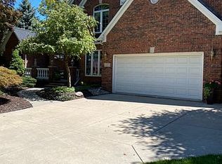 17 Golfside Dr, Saint Clair, MI 48079