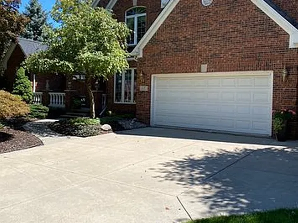 17 Golfside Dr, Saint Clair, MI 48079