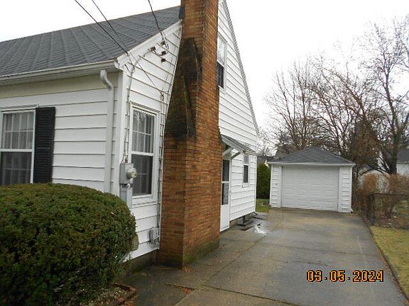 3rd image of 1409 Cambridge Dr
