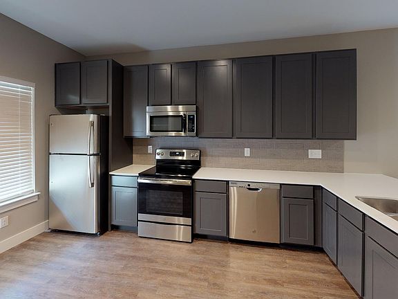 4th image of 311 Craddock Ave #104