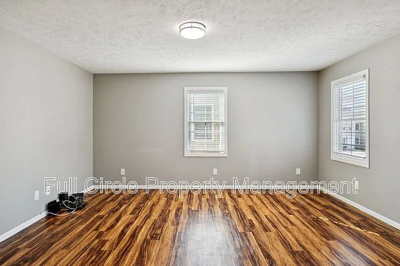 3 bed, 2.0 bath, 1592 sqft, $1,595 — Photo 3