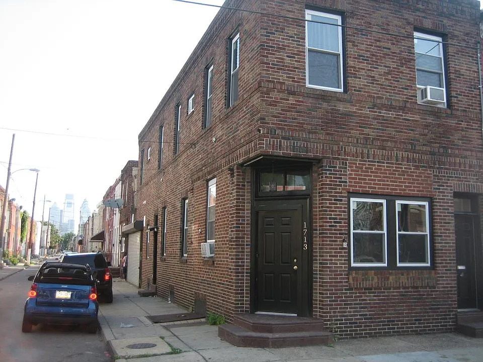 Tasker st side