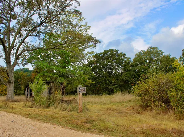Mulberry Ln, Eureka Springs, AR 72631