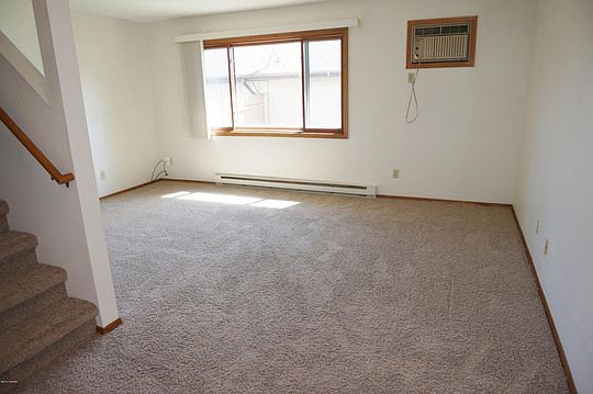 3rd image of 222 19th St E