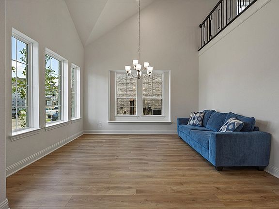 5th image of 426 Matador Dr