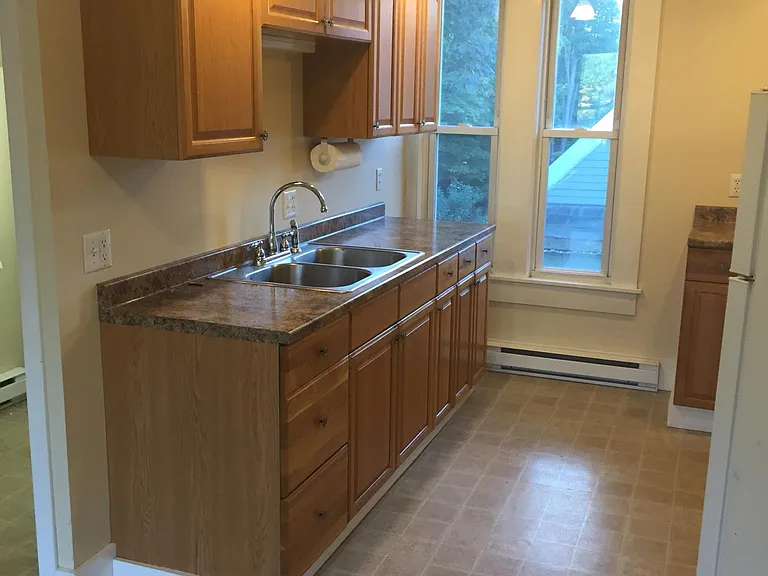 4 Pond St — Photo 1