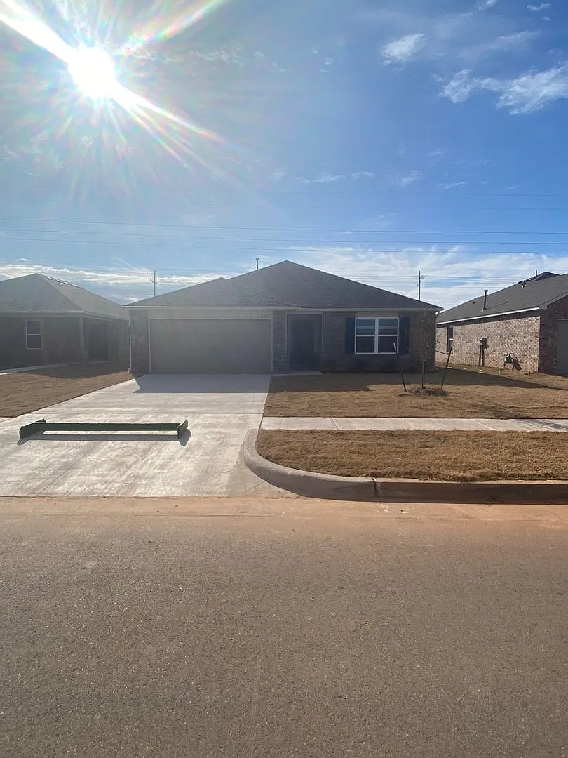 Pre-Leasing Now! Secure This Modern 3-Bedroom, 2-Bathroom Home in Shadow Valley — Photo 3