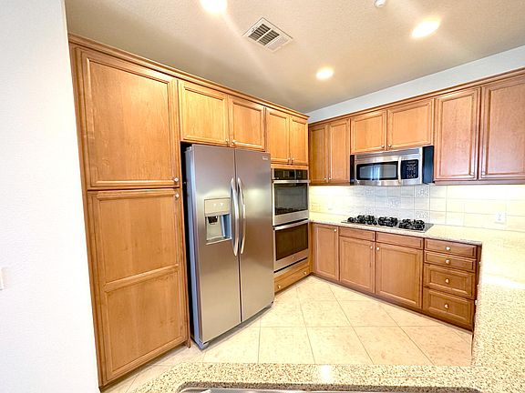 3rd image of 1721 S Hill Rd #201