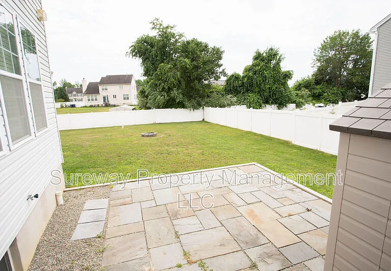 1 Tweentown Close — Photo 45