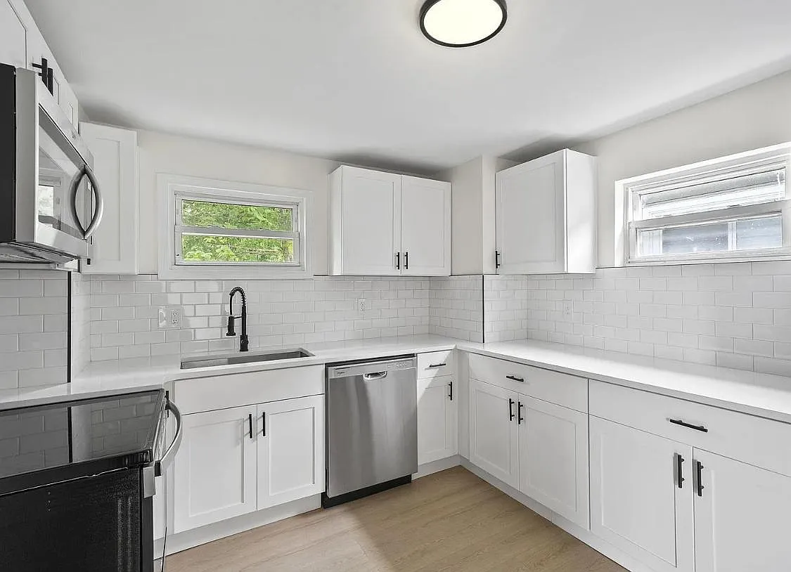 308 S Highland Ave — Photo 2