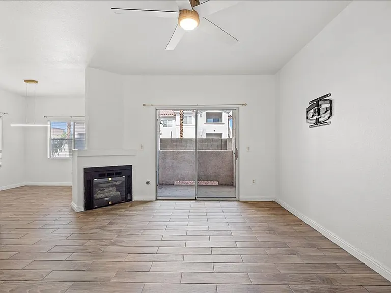 2100 Black Island St #101 — Photo 4