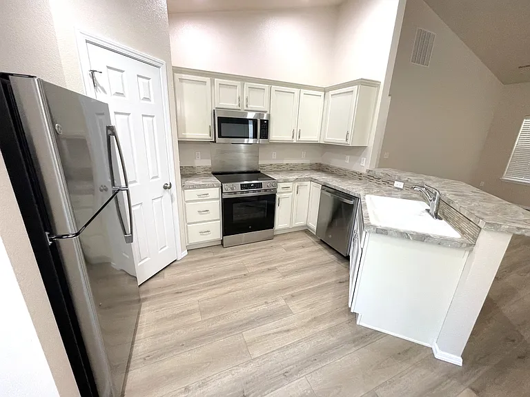 6949 S Cheshire Ave — Photo 5