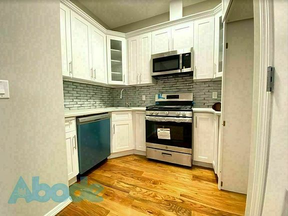 4th image of 110 Linden Blvd #3