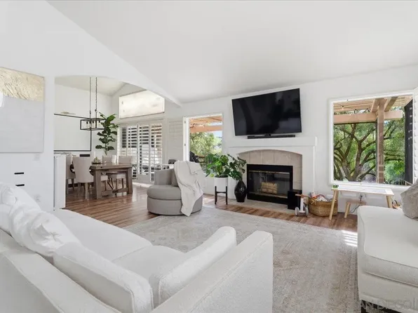 29585 Circle R Greens Dr, Escondido, CA 92026