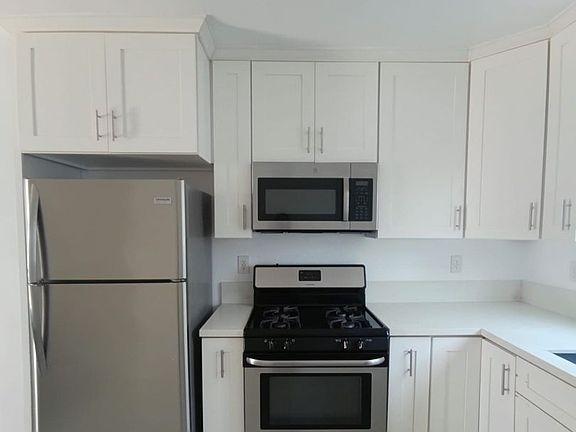 3rd image of 1530 W 224th St APT 2