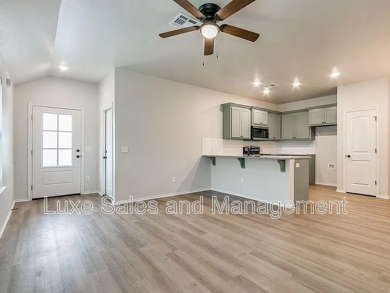 3 bed, 2.0 bath, 1200 sqft, $1,495 — Photo 3