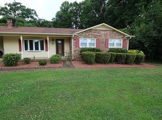 5850 Baux Mountain Rd, Winston Salem, NC 27105