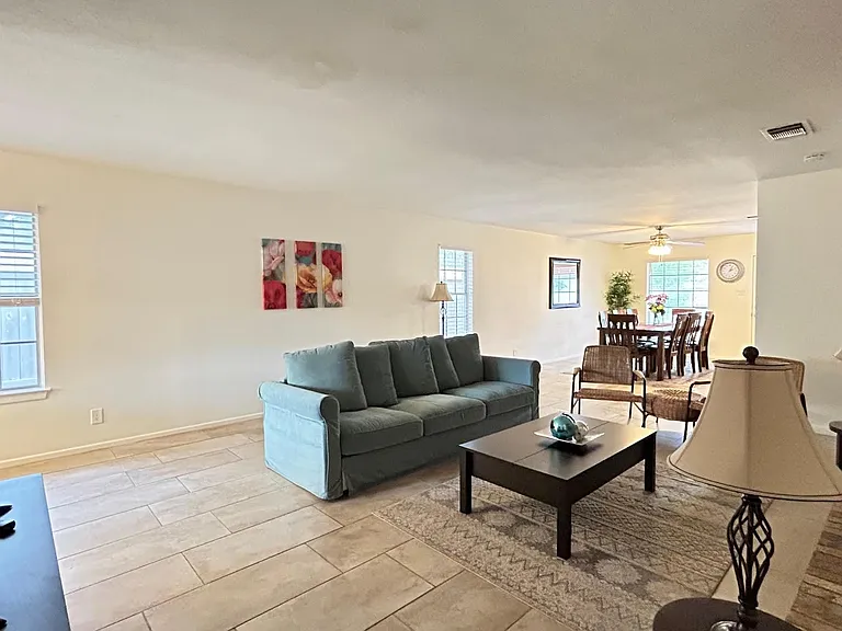 6216 Rue Marielyne St — Photo 8