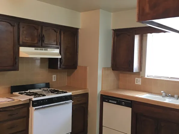 2528 W Mission Ct, Visalia, CA 93277