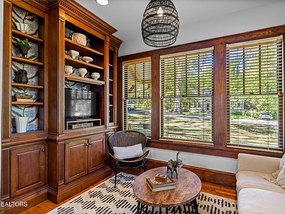 3rd image of 3836 Woodhill Pl