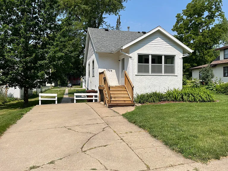 1505 Kellogg Ave — Photo 4