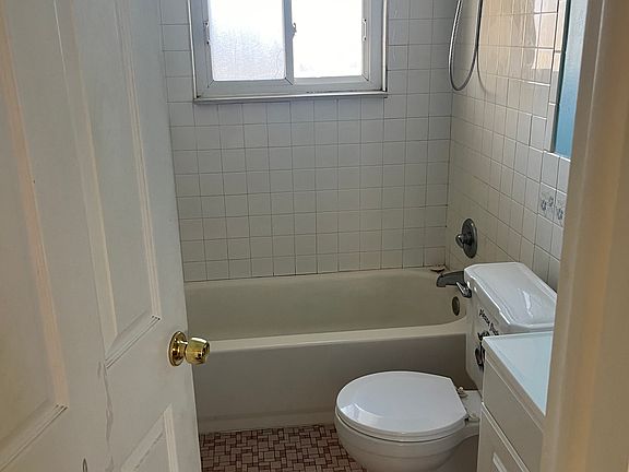 4th image of 25827 Marilyn Ave
