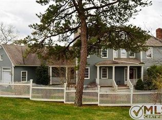 7 Bay Cliff Cir, Plymouth, MA 02360