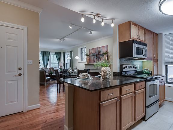 3rd image of 5518 Waterman Blvd APT 31