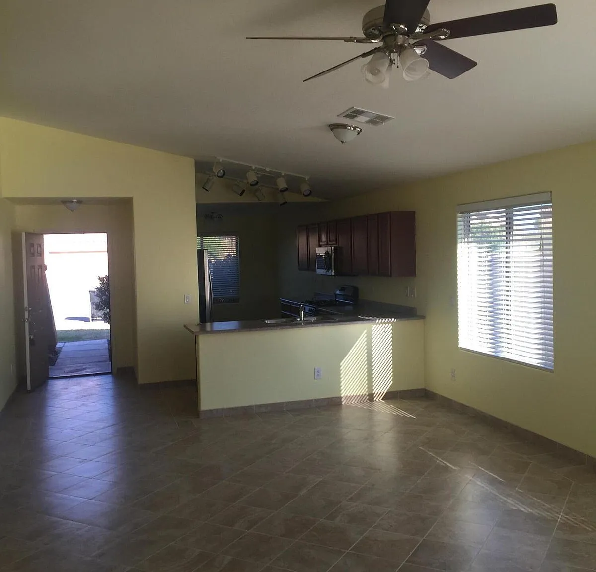 3 bed, 1754 sqft, $1,800 — Photo 3