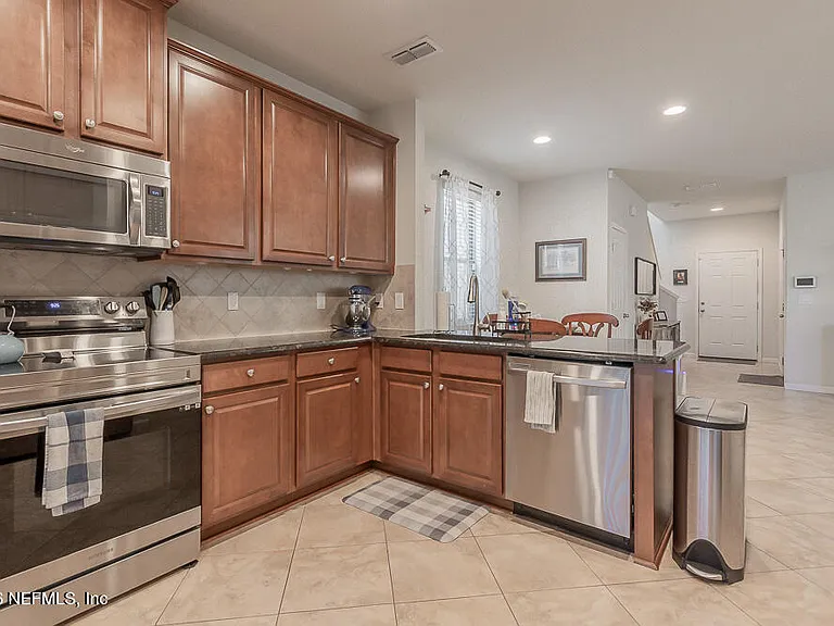 14024 Corrine Cir — Photo 13