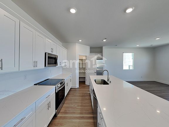 3rd image of 5764 Las Vegas Creek St