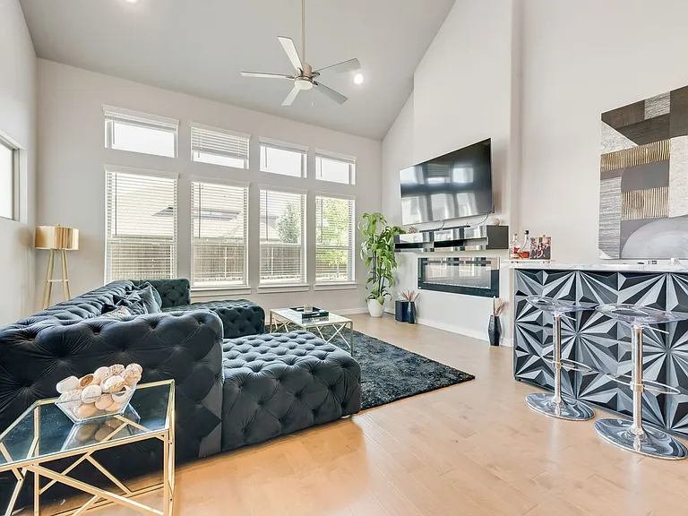 211 Coyote Creek Dr — Photo 4