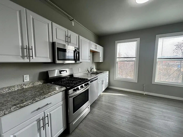 401 NW Bailey Ave #201 — Photo 16