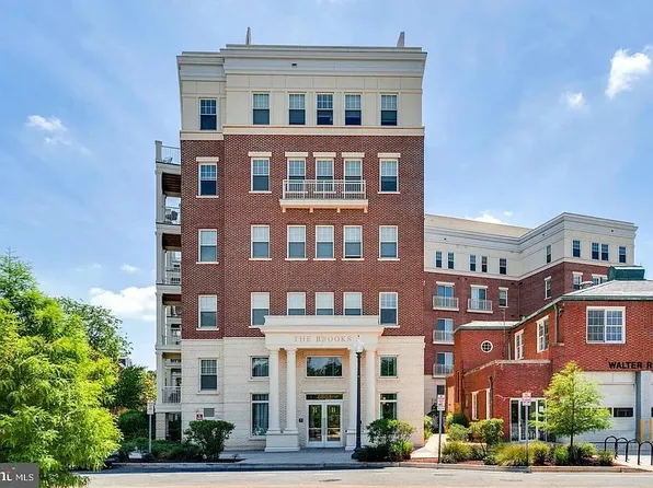 6803 Cameron Dr NW, Washington, DC
