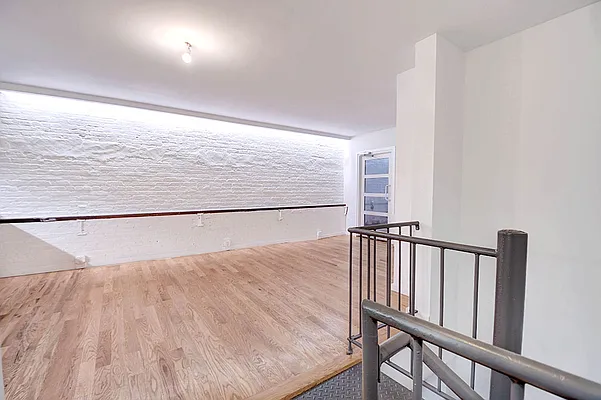 Rented by Urbane Brokerage | media 9