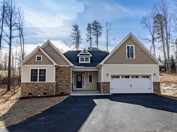 691 Thornblade Way, Blue Ridge, VA 24064