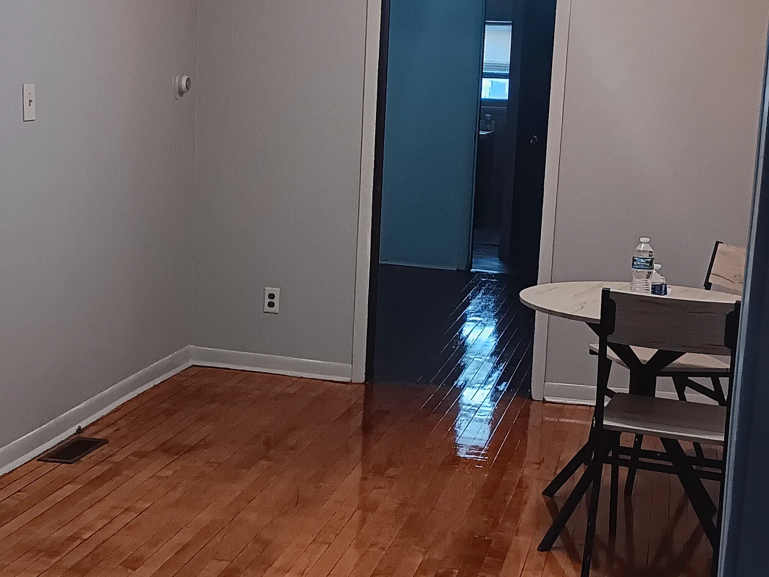 3 bed, 1100 sqft, $1,200 — Photo 1
