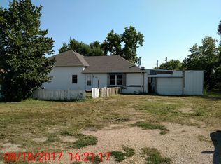 135 W Pacific Dr, Elm Creek, NE 68836