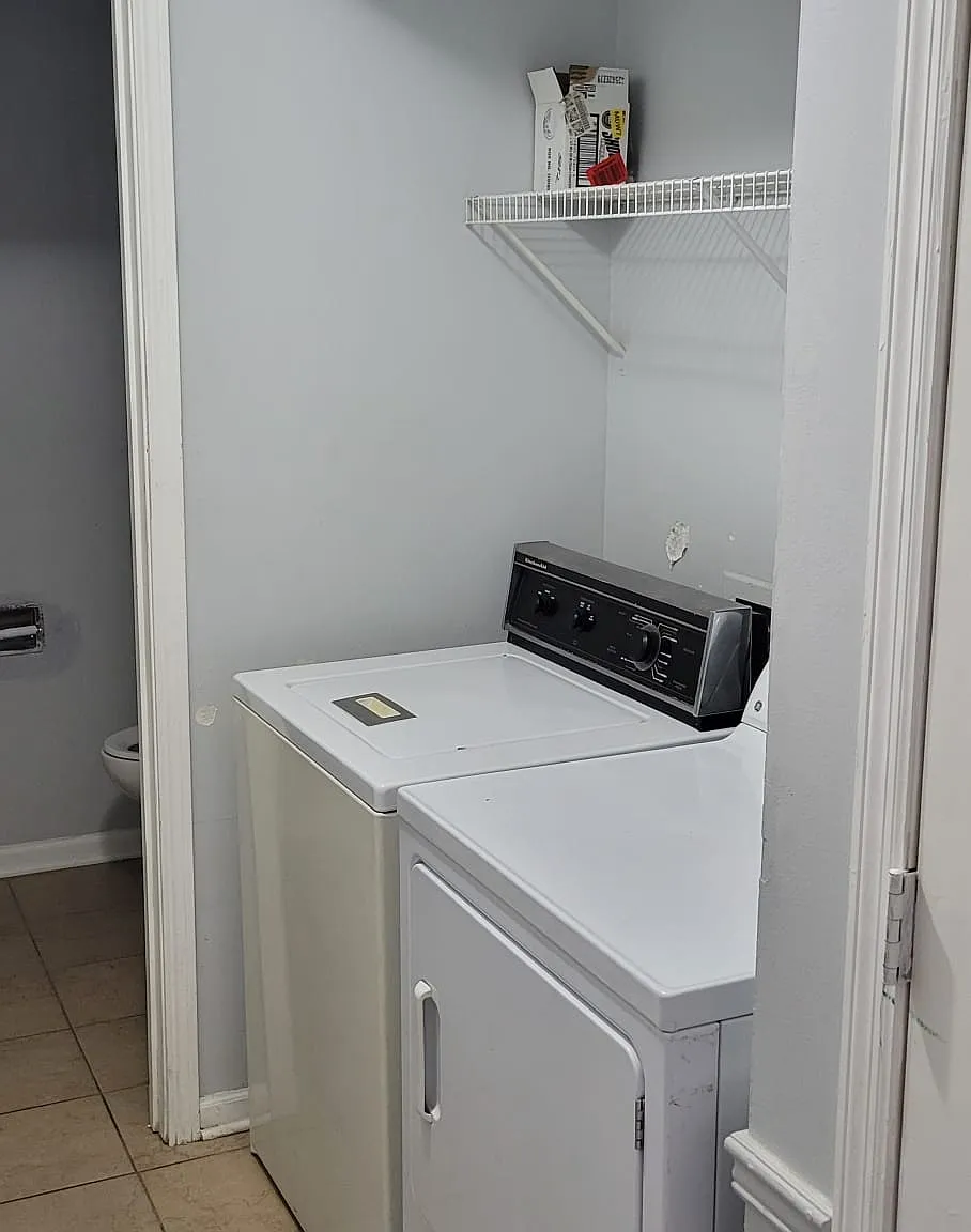 3 bed, 1.5 bath, 1300 sqft, $2,095 — Photo 3