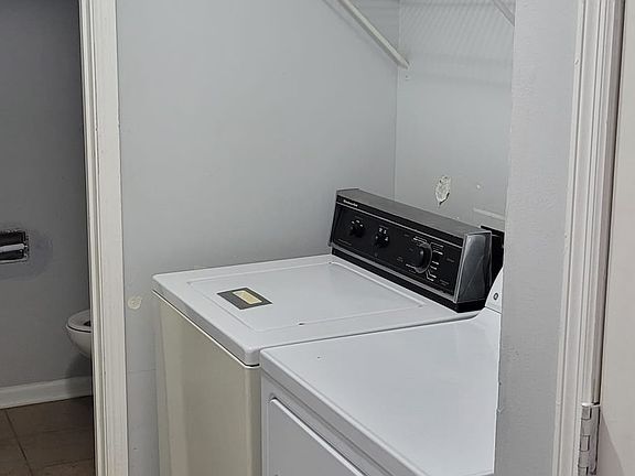 3rd image of 928 Miller Ave