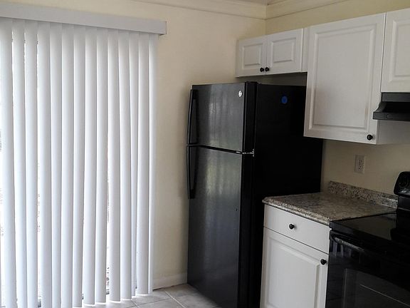 5th image of 2803 Coral Reef Dr