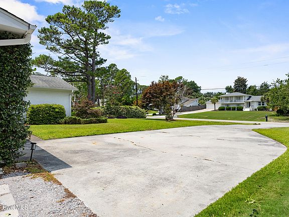 5th image of 202 Windemere Rd