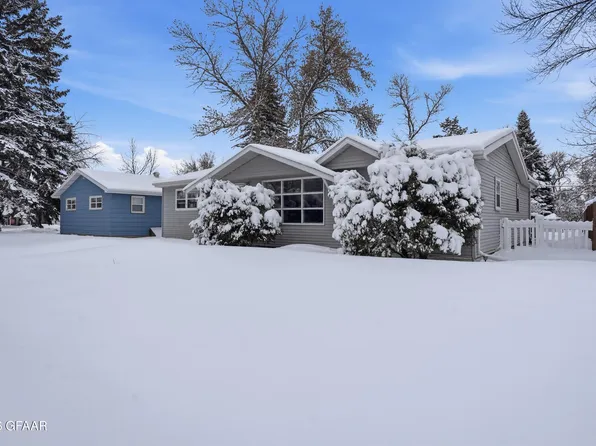 1507 14th Ave S, Grand Forks, ND 58201