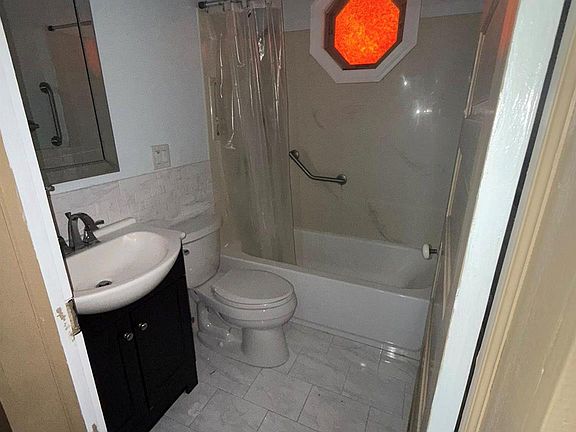 4th image of 704 Old Charlotte Rd SW