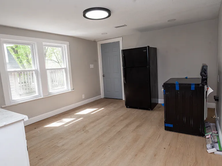 1600 E 49th St #2 — Photo 9